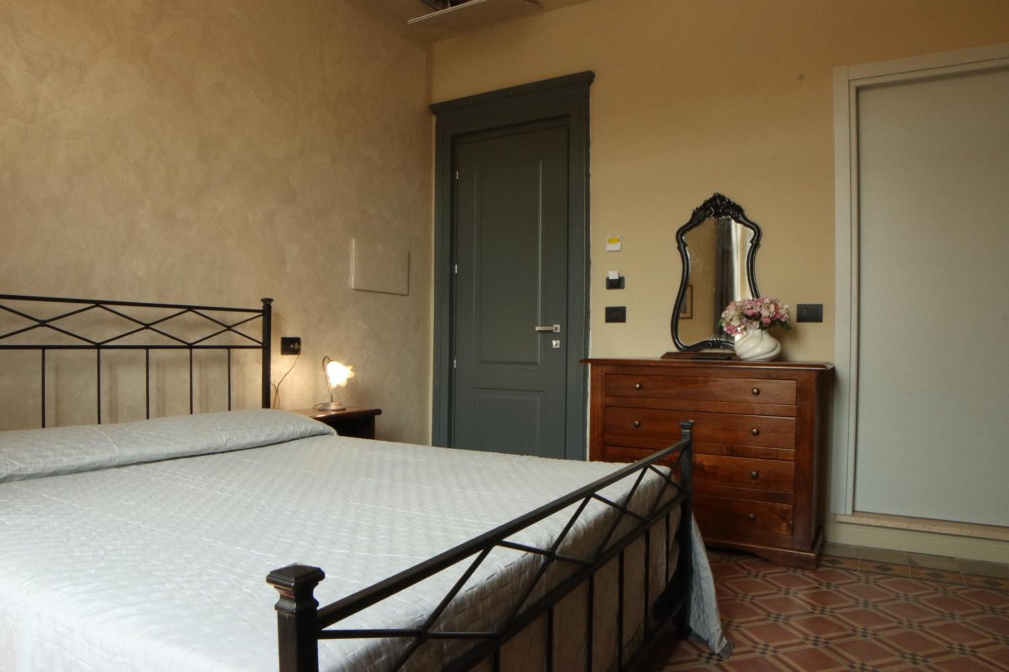Bed and Breakfast Di Vin Roero Vezza d'Alba Exterior foto